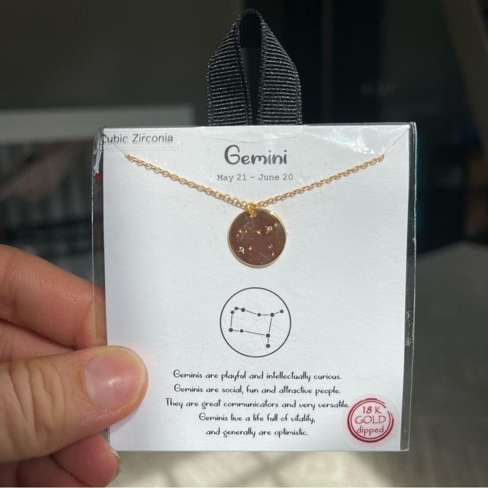 𝅺NWT zodiac Gemini necklace